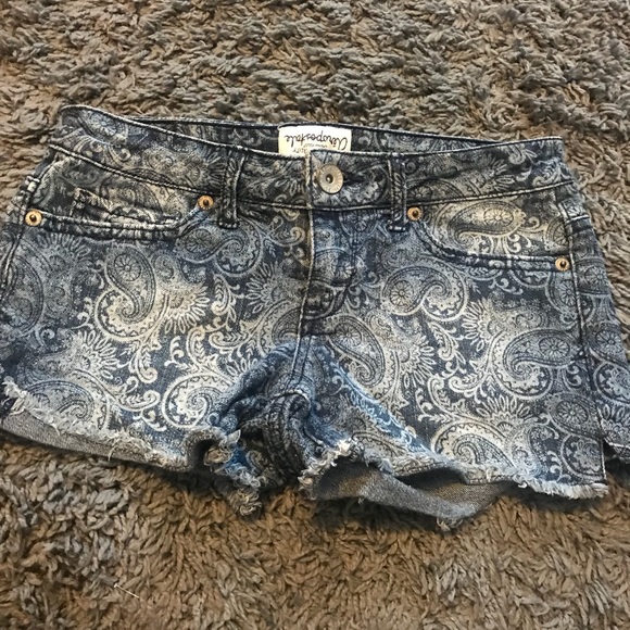 Cute jean shorts - Picture 1 of 5